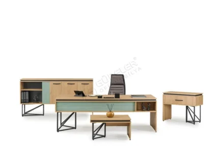 Geniş depolamalı modern çalışma masa takımı.