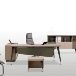 Çok fonksiyonlu modern çalışma masa takımı.