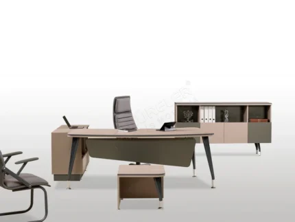 Çok fonksiyonlu modern çalışma masa takımı.