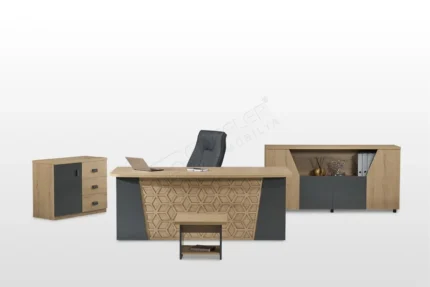 Ahşap yüzeyli modern çalışma masa takımı.