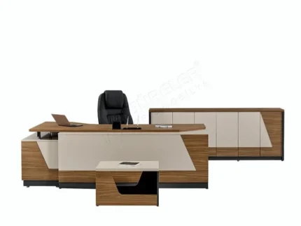 Çoklu kullanım için tasarlanmış geniş ofis personel masası.