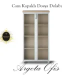 Ofis düzeni için geniş raflı ahşap dosya dolabı.